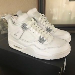 Jordan retro 4's "pure money" size 5 (big kids)